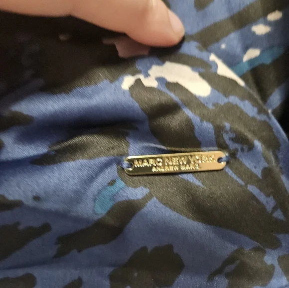 Marc New York Blue Animal Print Blouse! - Picture 6 of 6